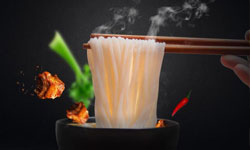 米線加盟小本投資開(kāi)店，云南十秒到過(guò)橋米線帶你致富！