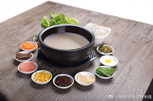 十秒到云南過橋米線的三種基礎款口味湯底大揭底