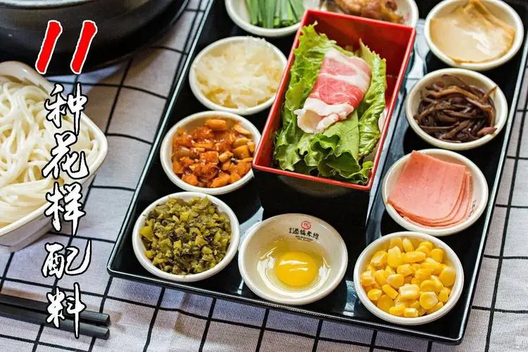 爽滑Q彈的十秒到過(guò)橋米線，嗦一口很滿足